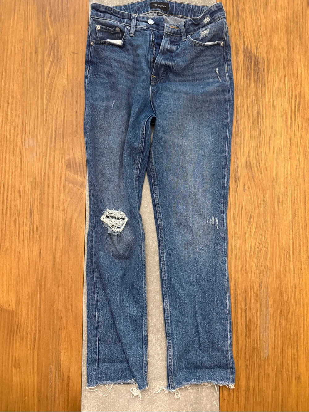 Mid Wash Straight-Leg Women's Jeans with Subtle Distress
